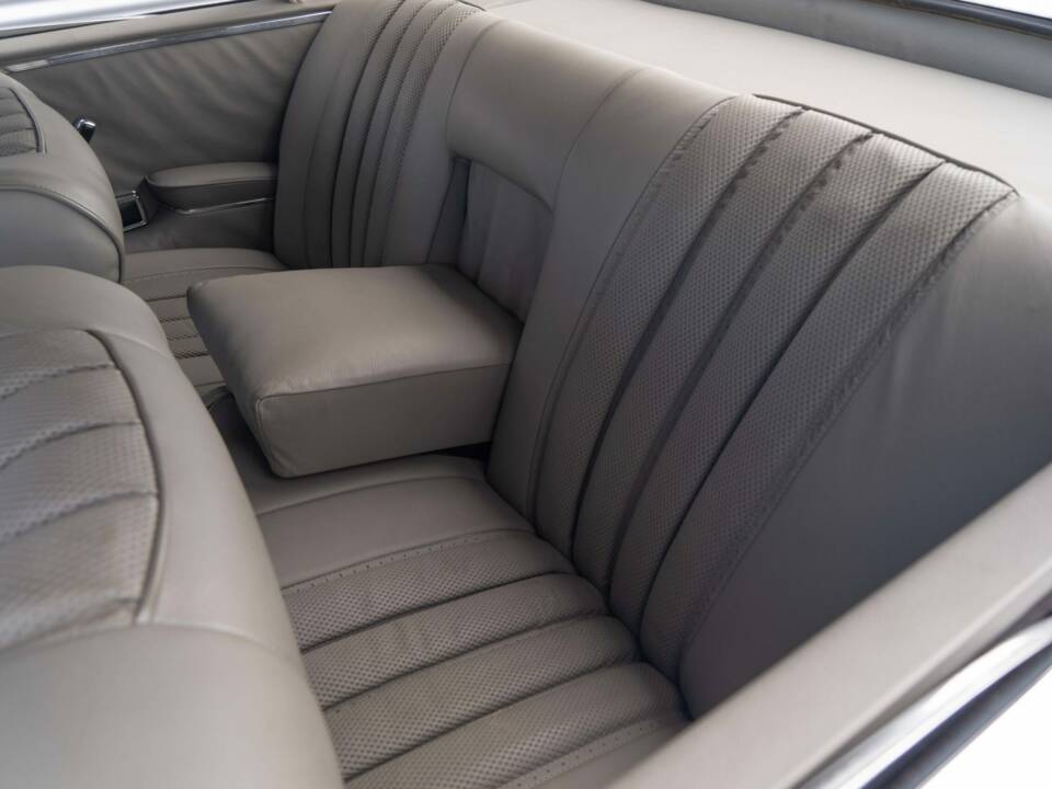 Image 6/7 of Mercedes-Benz 220 SE b (1964)