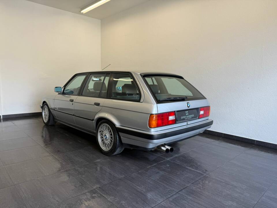 Immagine 8/50 di BMW 325i Touring (1992)
