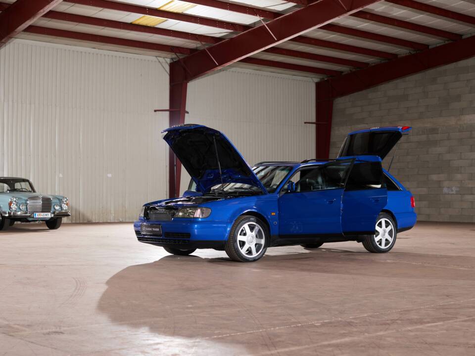 Image 6/113 of Audi S6 Plus Avant (1996)