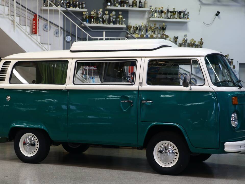 Bild 7/38 von Volkswagen T2b Camper (1974)