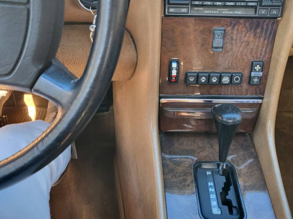 Image 8/8 of Mercedes-Benz 560 SL (1988)