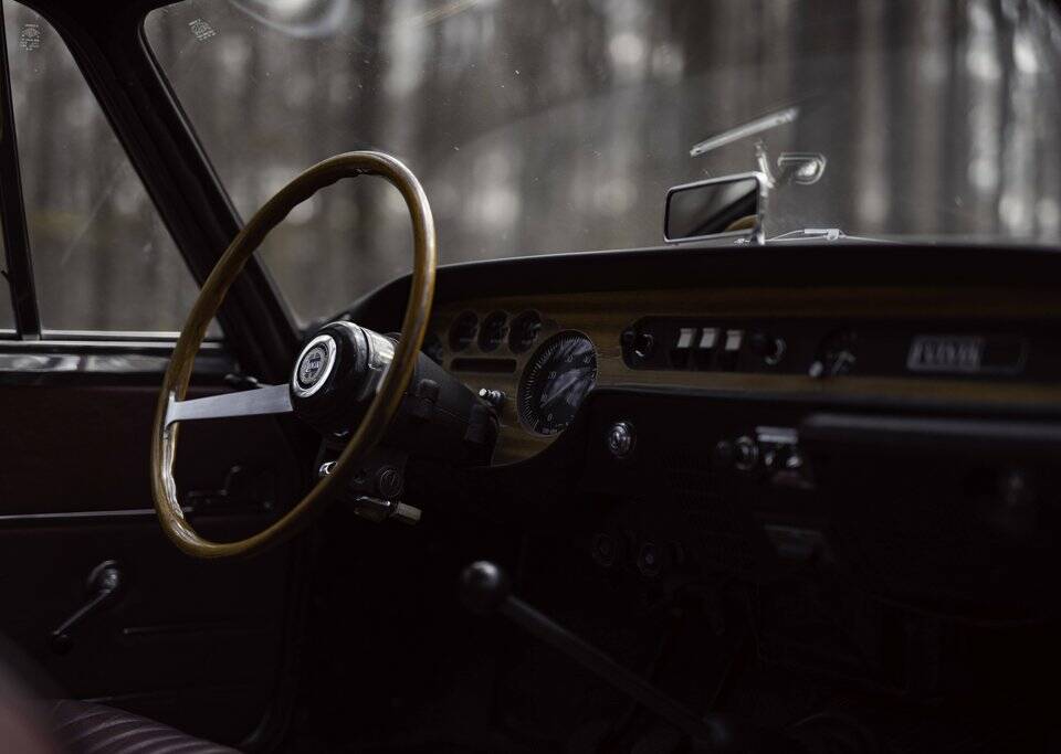 Image 7/8 de Lancia Fulvia Sport 1.3 S (Zagato) (1969)