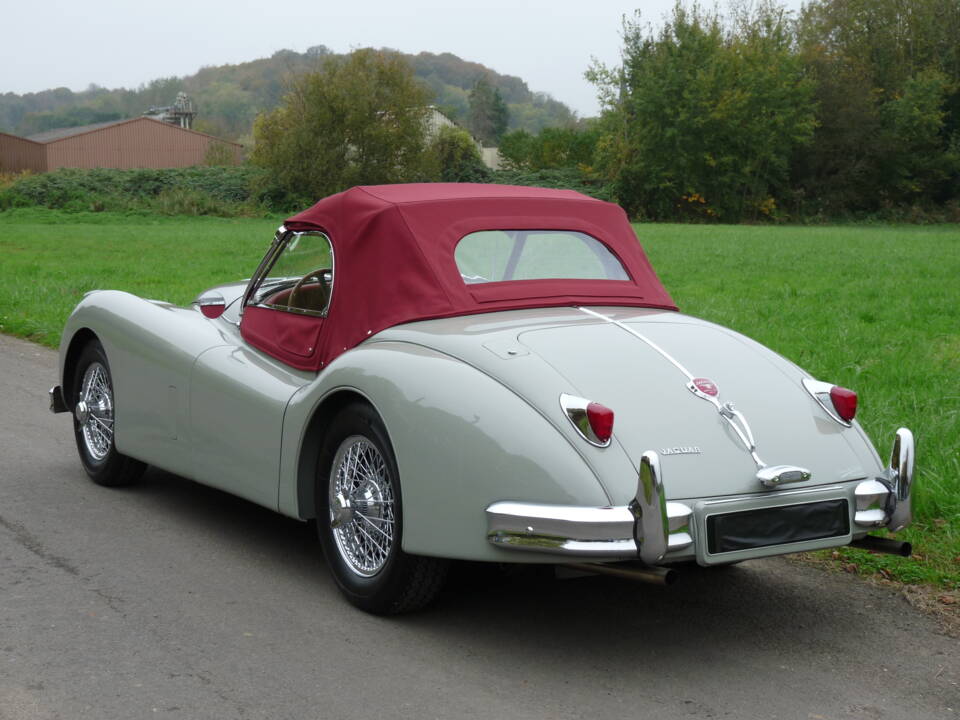 Image 19/20 of Jaguar XK 140 OTS (1955)