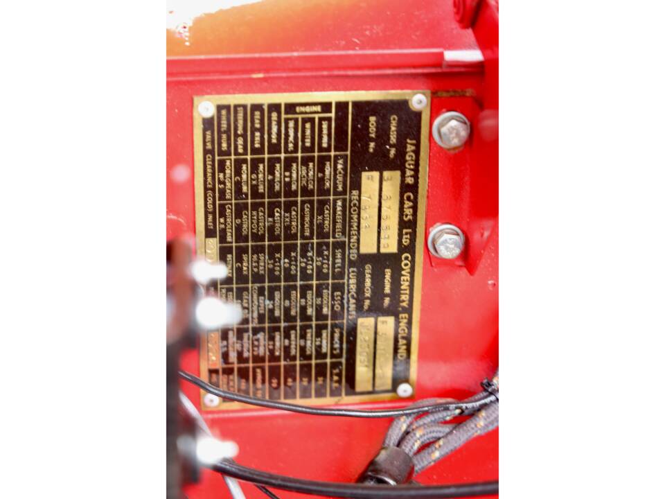 Image 38/50 of Jaguar XK 120 SE OTS (1954)