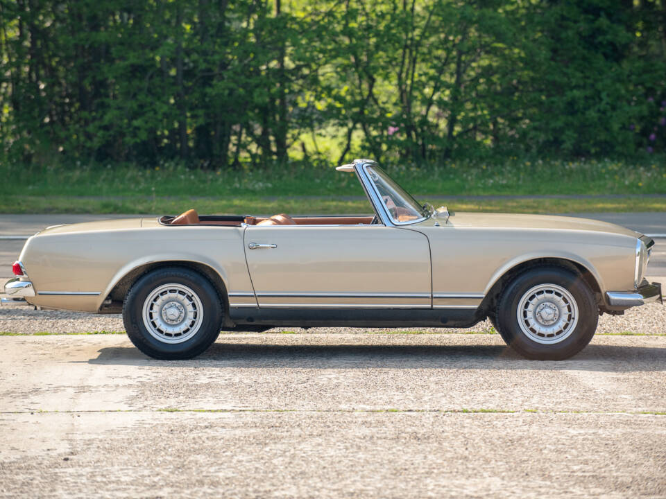 Image 12/36 of Mercedes-Benz 250 SL (1967)