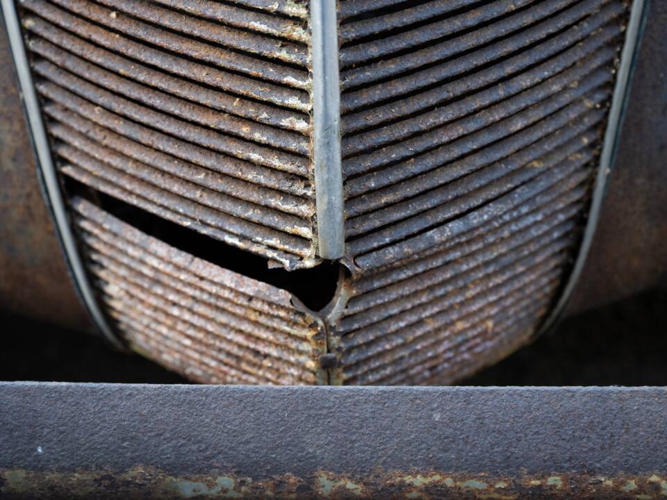 Image 48/134 of Ford V8 (1937)