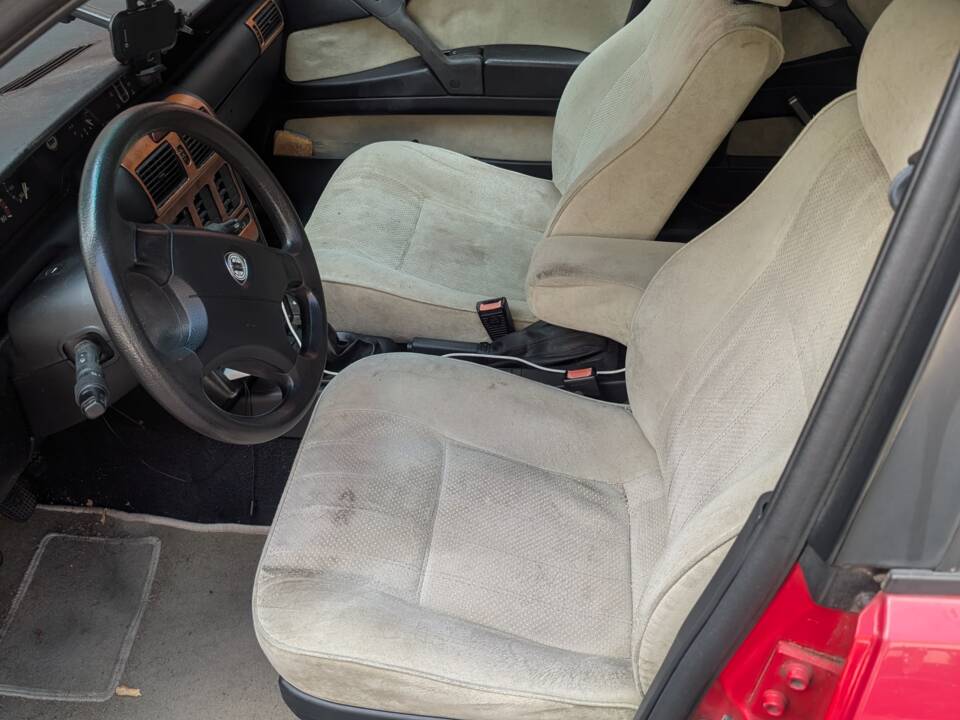 Bild 16/23 von Lancia Delta 1.6 HF (1990)