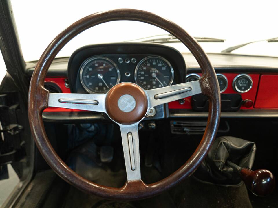 Image 24/50 of Alfa Romeo 1600 Spider (1972)
