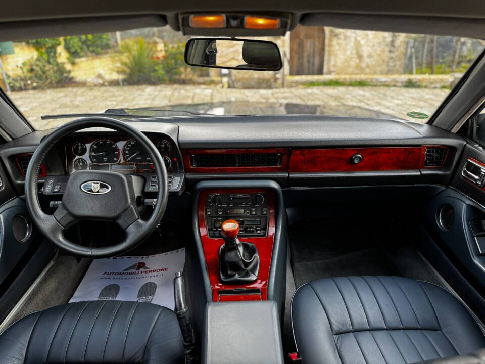 Imagen 21/33 de Jaguar XJ6 3.2 (1990)