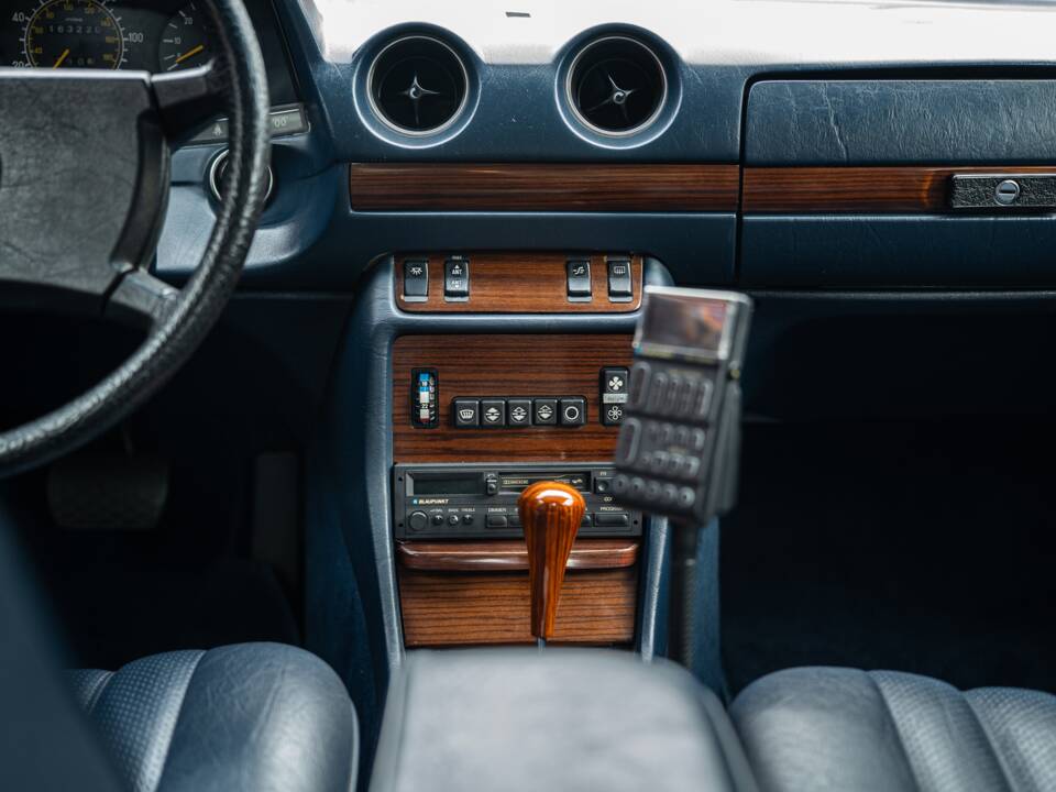 Bild 34/83 von Mercedes-Benz 300 D Turbodiesel (1983)