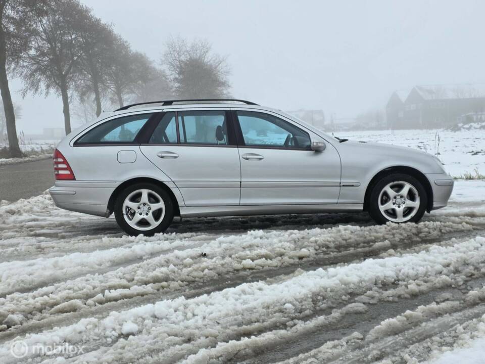 Bild 8/39 von Mercedes-Benz C 180 Kompressor T (2002)