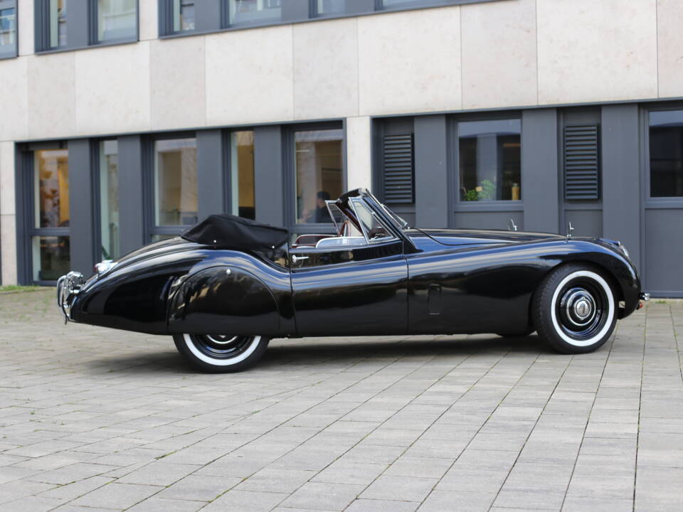 Image 36/40 de Jaguar XK 120 DHC (1953)