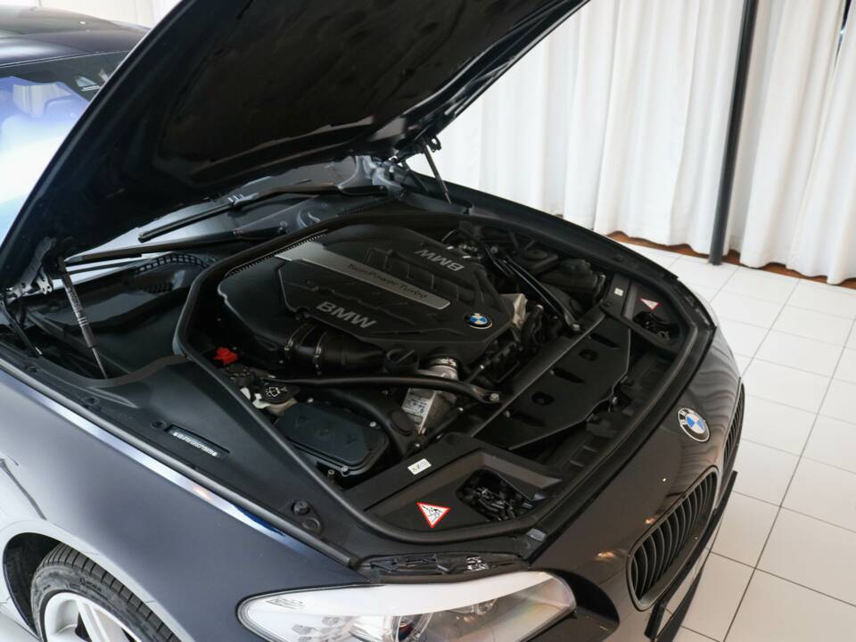 Image 23/24 of BMW 550i (2012)