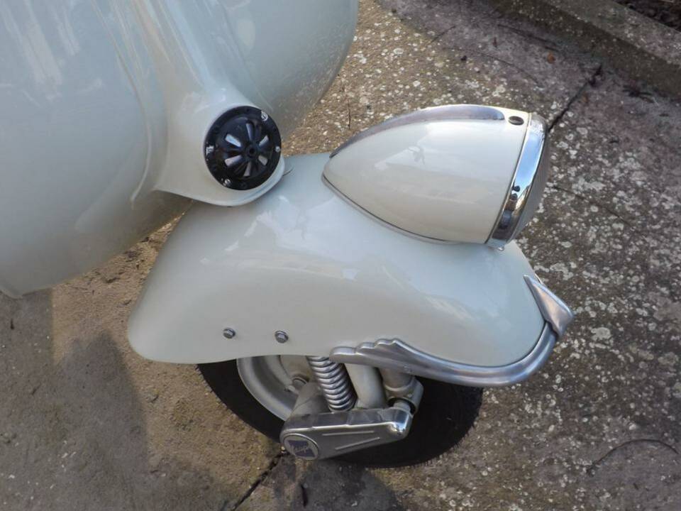 Immagine 5/38 di Piaggio Vespa 125 (1957)