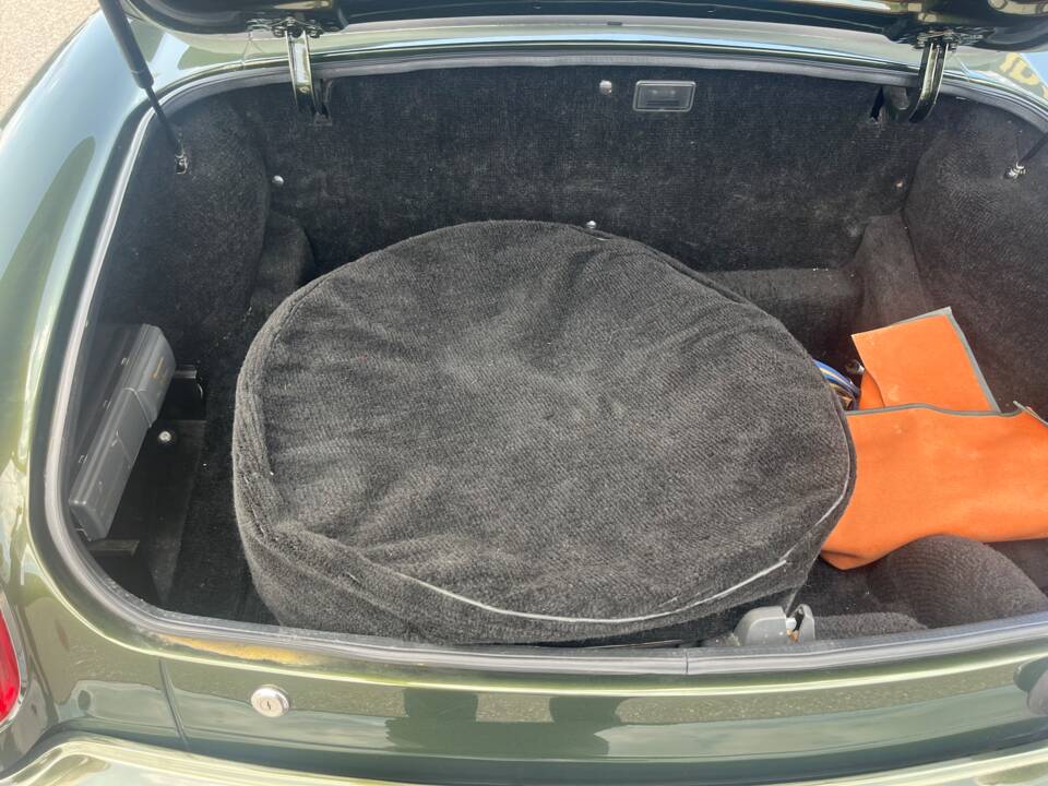 Bild 29/41 von MG RV8 (1994)