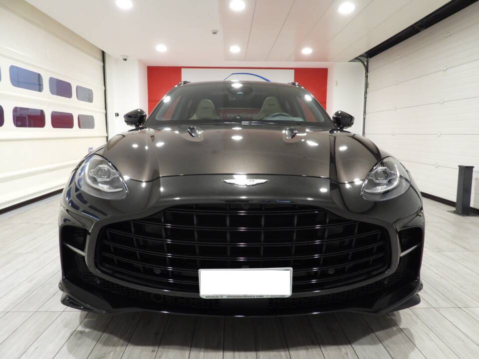 Image 2/15 of Aston Martin DBX707 (2022)