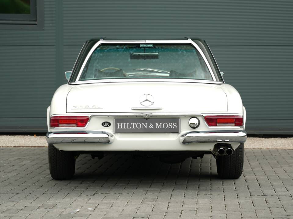 Image 8/50 de Mercedes-Benz 280 SL (1968)