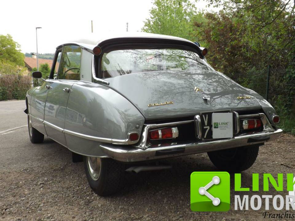 Image 5/10 of Citroën DS 21 Pallas (1969)