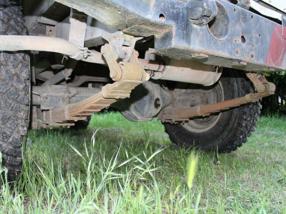 Image 15/33 of Land Rover 88 (1984)