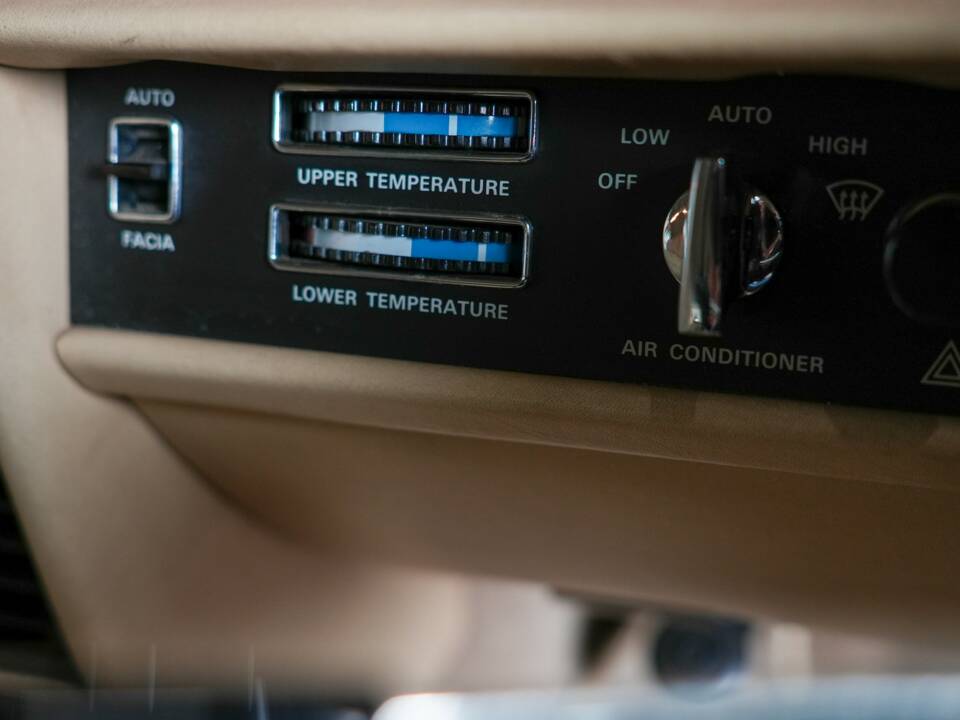 Image 29/48 of Rolls-Royce Silver Spirit (1983)