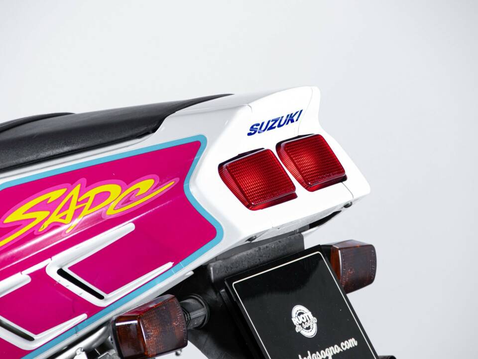 Bild 36/50 von Suzuki RGV 250 Gamma (1992)