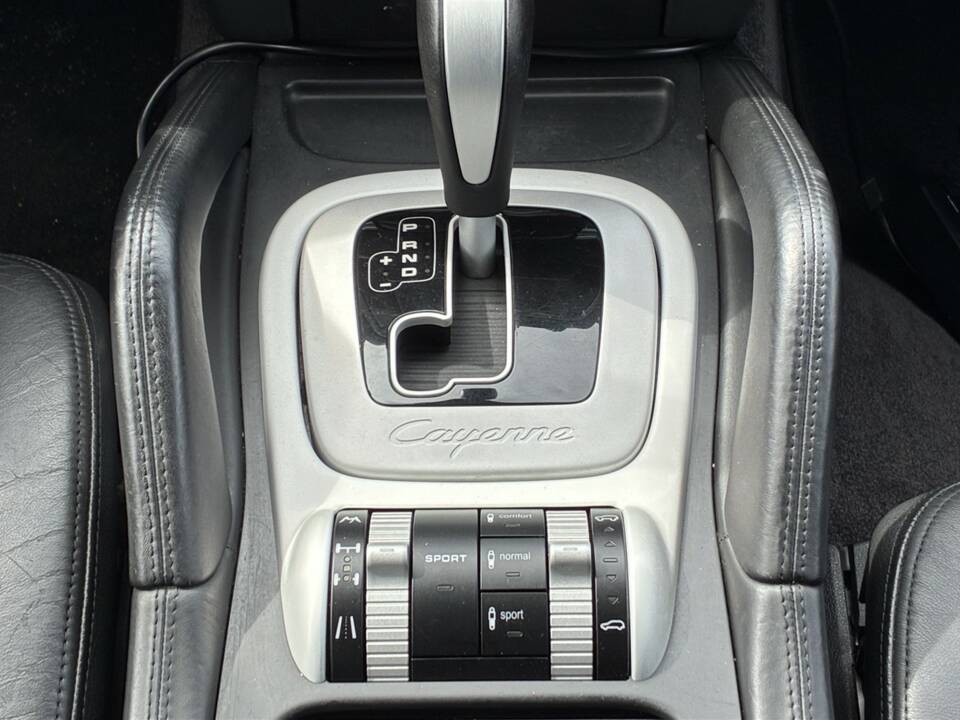 Image 17/50 of Porsche Cayenne Turbo (2007)