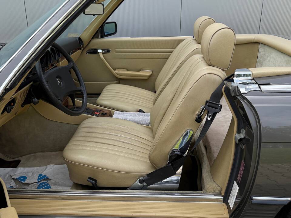Image 14/24 de Mercedes-Benz 280 SL (1984)
