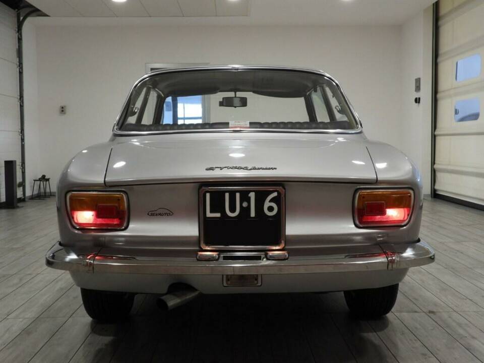 Bild 13/15 von Alfa Romeo Giulia 1600 GT Junior (1972)