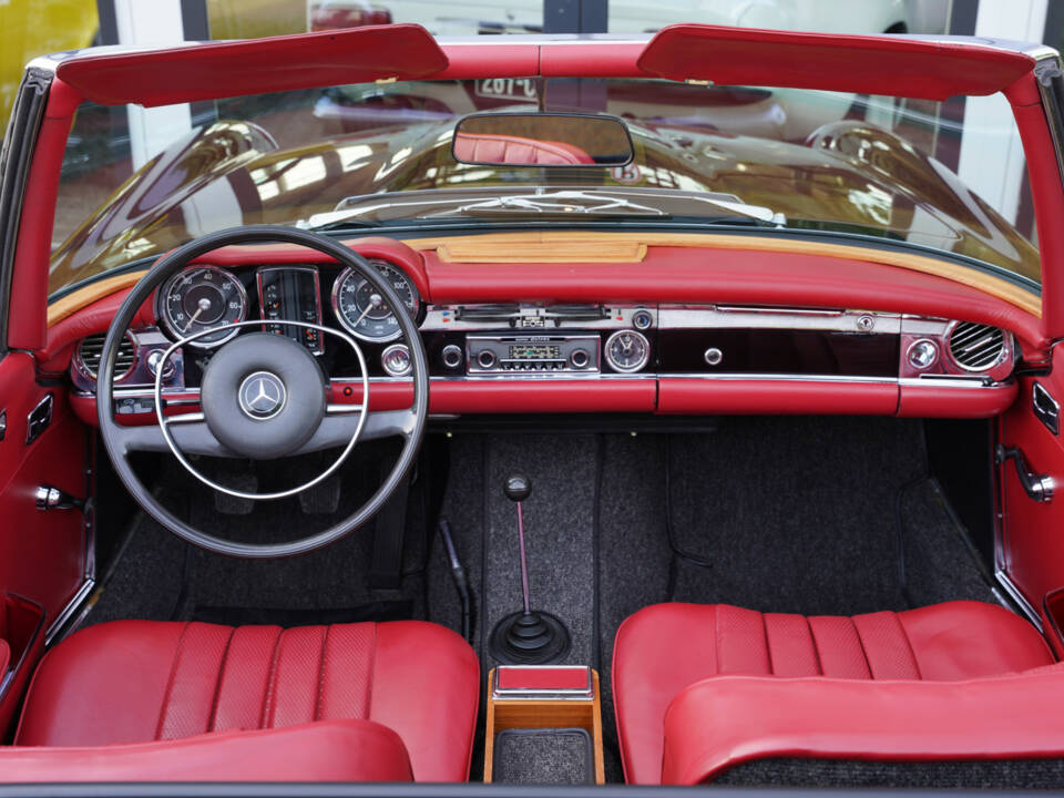 Image 21/50 de Mercedes-Benz 280 SL (1969)