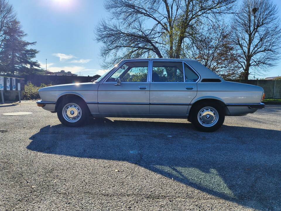 Image 4/8 de BMW 520 (1974)