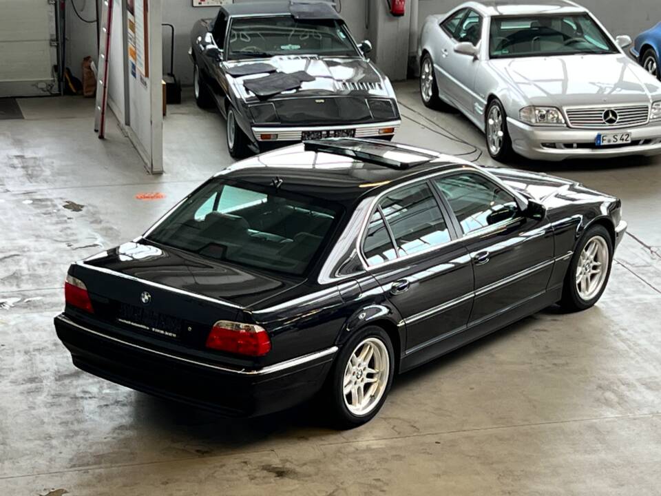 Immagine 48/48 di BMW 740i (2001)