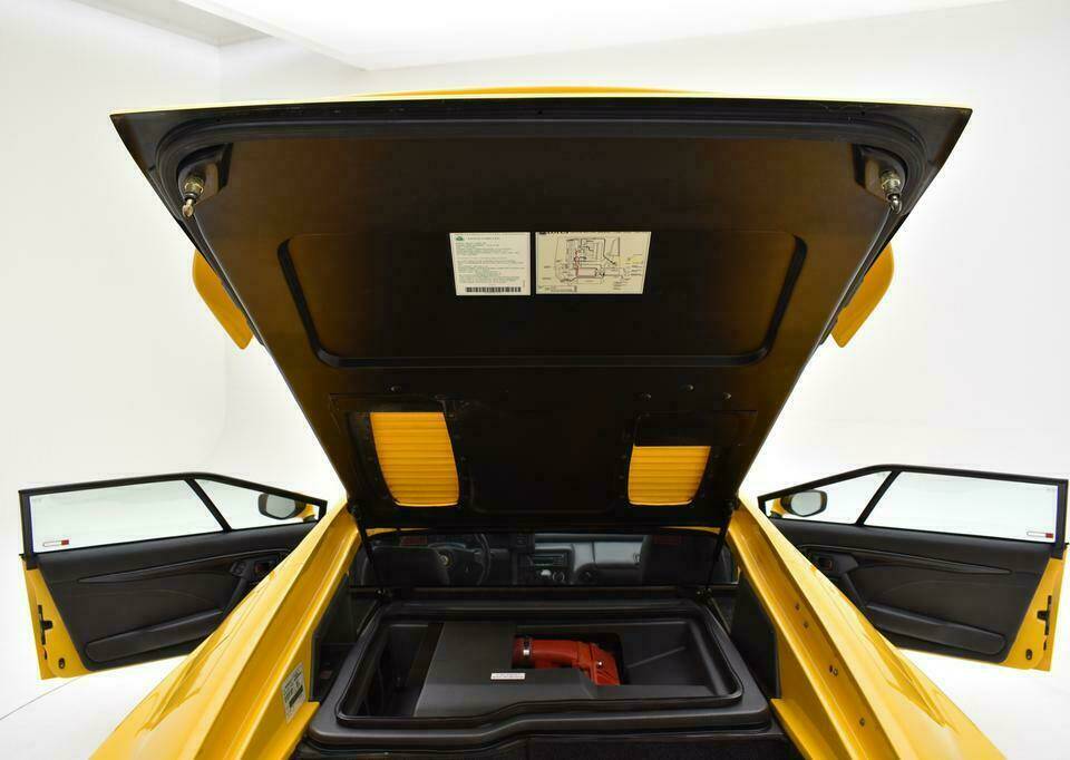 Image 28/33 of Lotus Esprit S4 (1993)