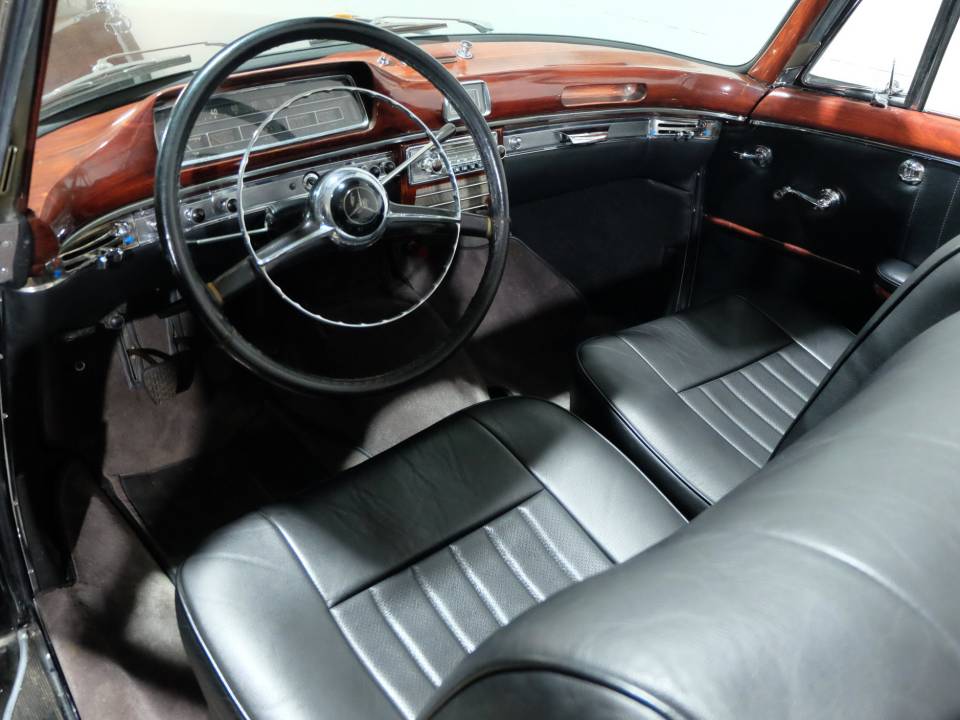 Image 6/19 de Mercedes-Benz 220 S Cabriolet (1959)