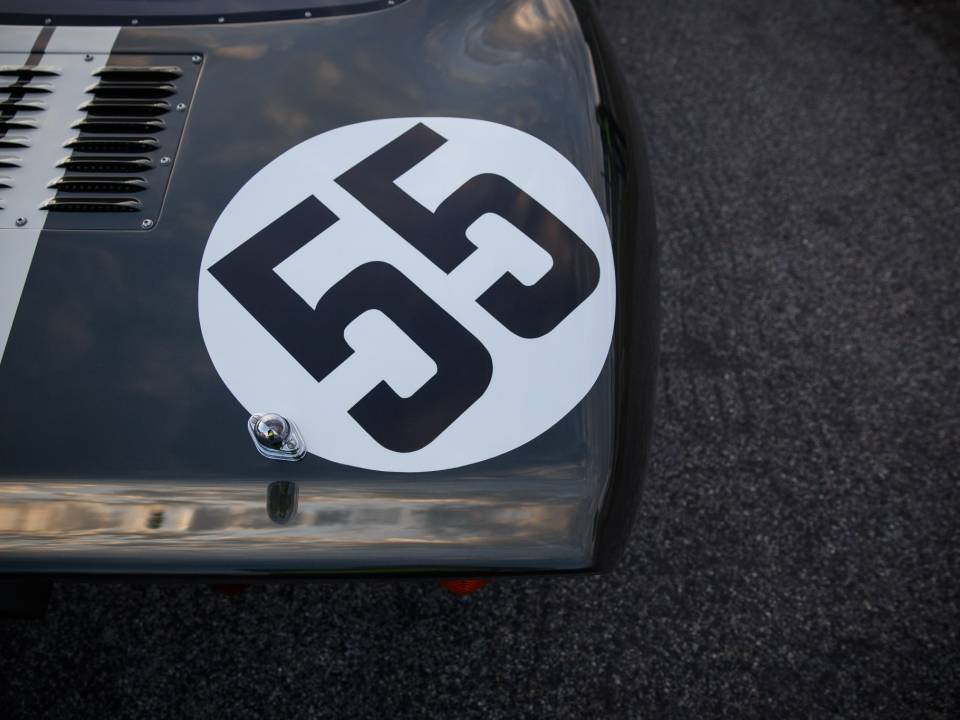 Image 16/31 of Ford GT40 (1965)