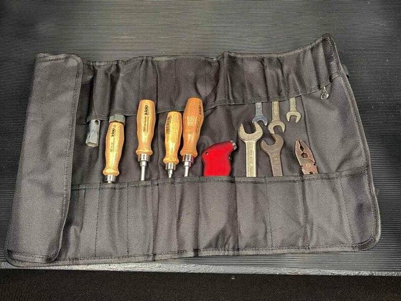 Image 44/50 of Bristol 410 (1967)