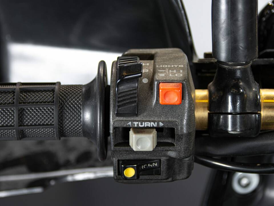 Image 35/38 of Honda DUMMY (1988)