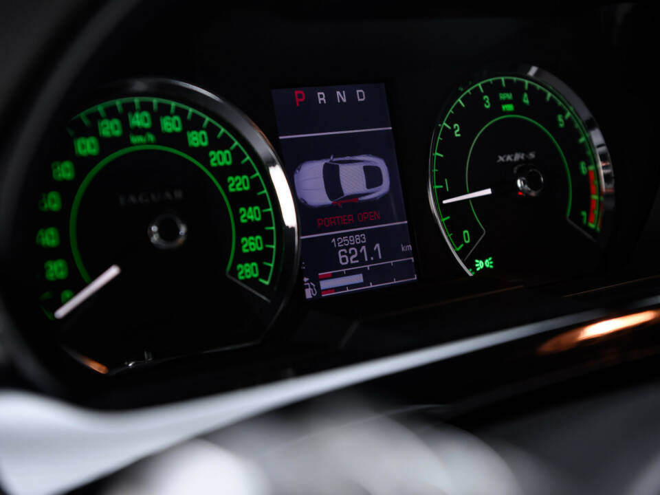 Image 20/37 of Jaguar XKR (2008)