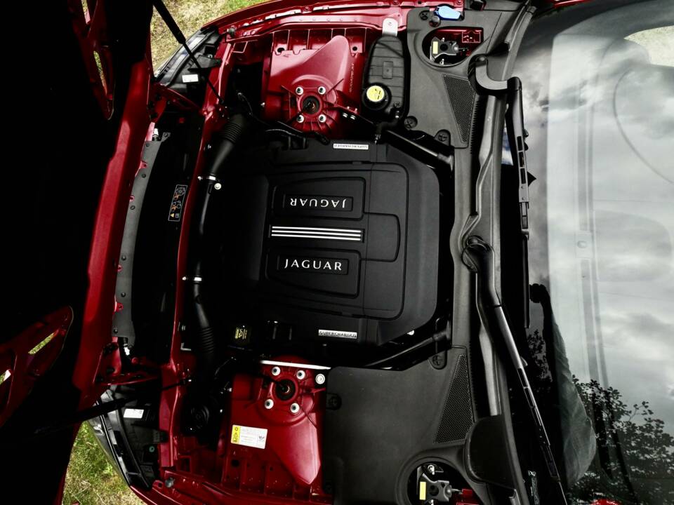 Image 47/50 of Jaguar XKR (2013)