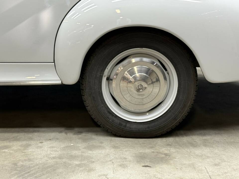 Bild 21/50 von Peugeot 203 C (1960)