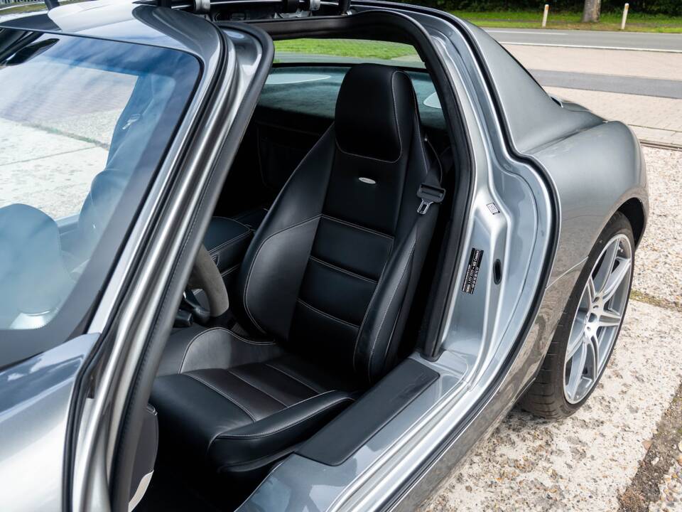Image 26/32 of Mercedes-Benz SLS AMG (2011)