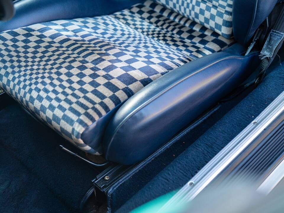 Image 23/36 of Porsche 911 Carrera 3.2 (1984)