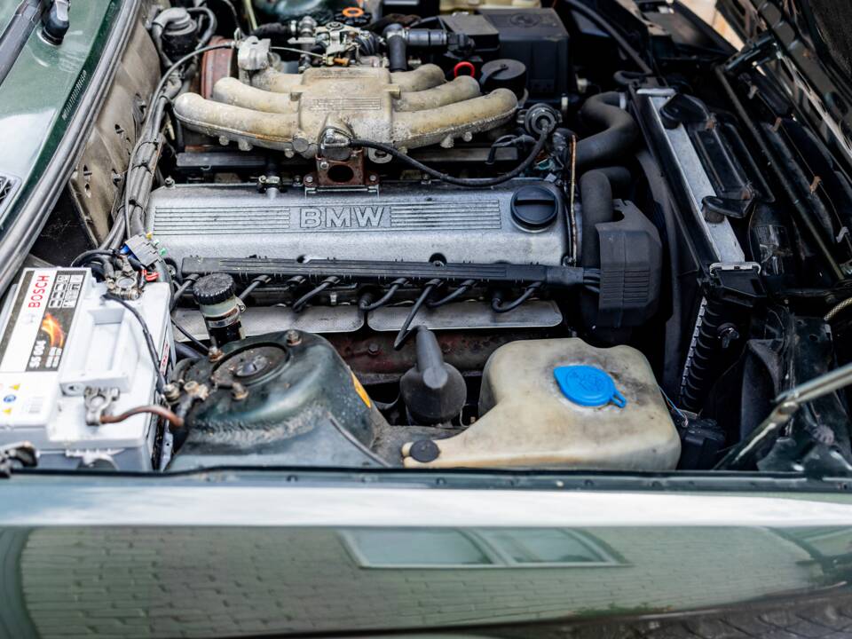 Bild 46/47 von BMW 320i (1990)