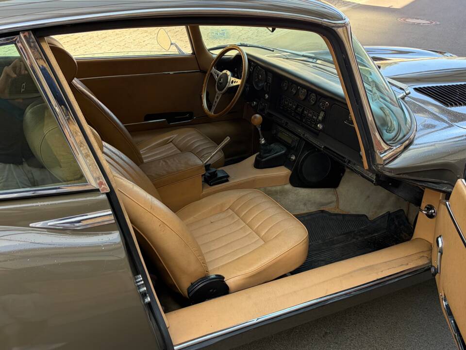 Image 37/81 de Jaguar Type E (2+2) (1969)