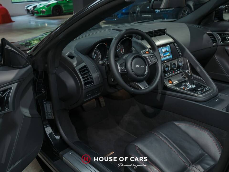 Bild 16/25 von Jaguar F-Type S (2017)