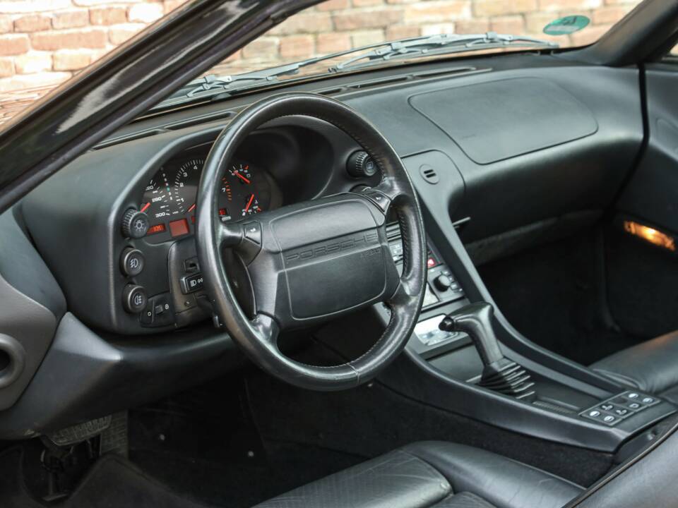 Afbeelding 32/50 van Porsche 928 GTS (1994)