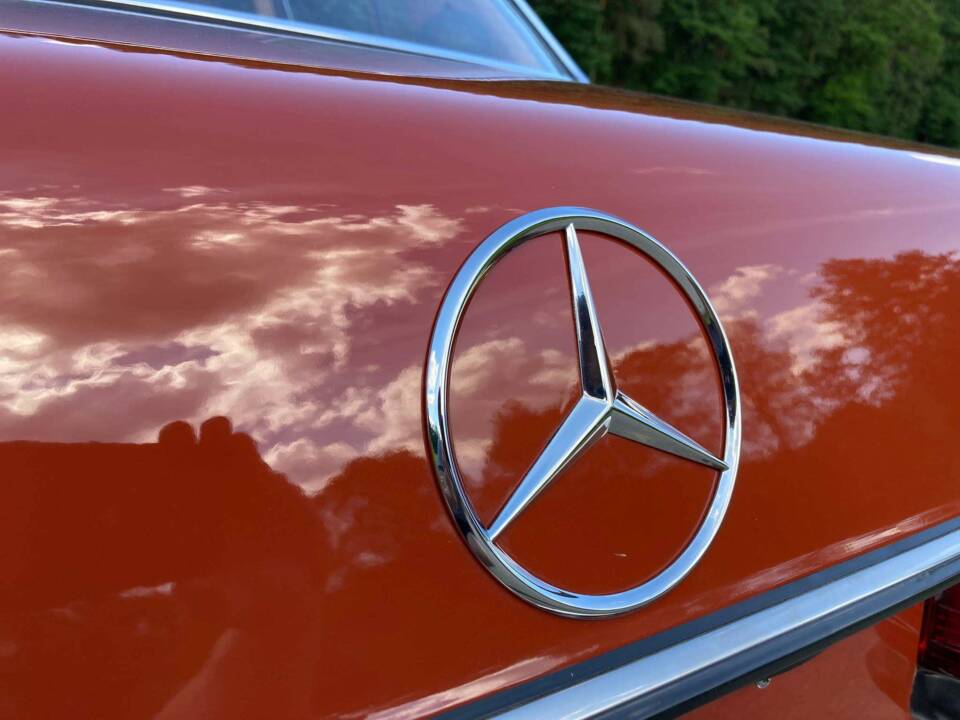 Bild 18/50 von Mercedes-Benz 240 D (1983)