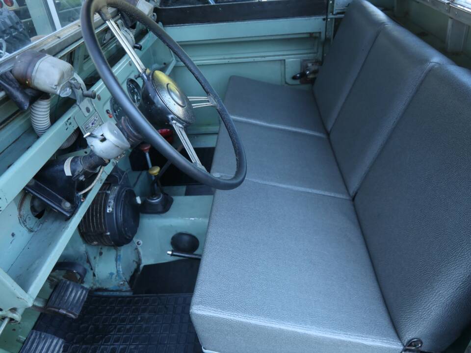 Image 32/50 of Land Rover 88 (1965)