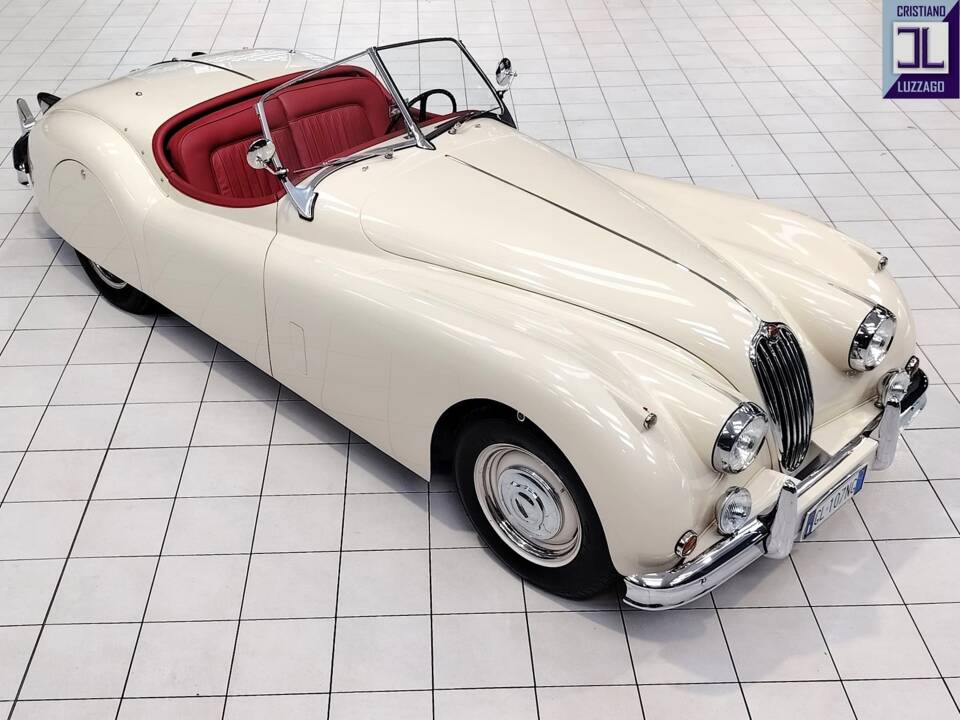 Image 7/74 of Jaguar XK 140 OTS (1956)