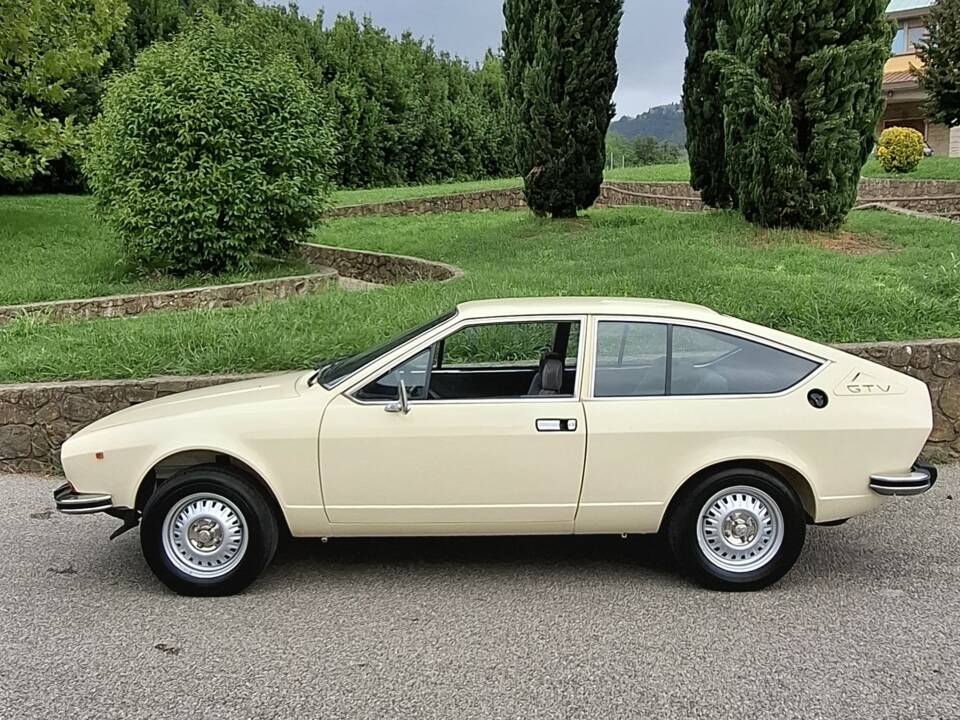 Image 3/13 of Alfa Romeo GTV 2.0 (1981)