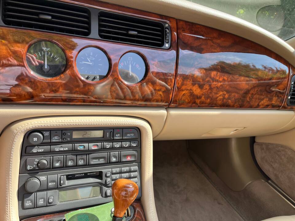 Image 5/13 of Jaguar XKR (1999)